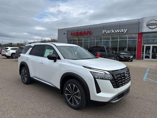 Everest White Pearl Tricoat 2026 Nissan Pathfinder Platinum