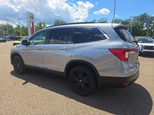 Silver Metallic 2022 Honda Pilot AWD Special Edition