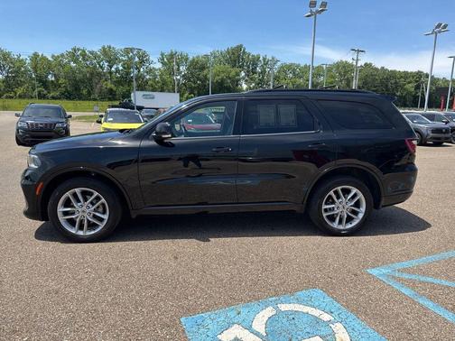 DB Black Crystal Clearcoat 2024 Dodge Durango GT Plus