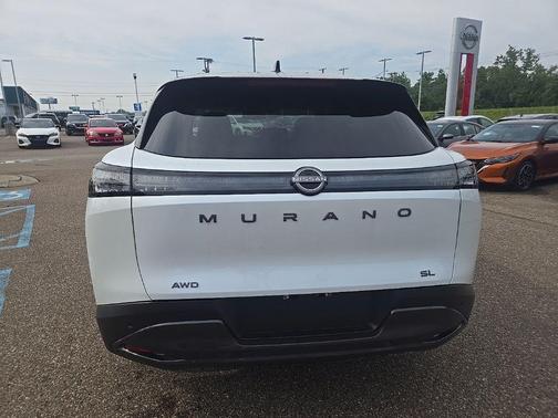 Everest White Pearl Tricoat/Super Black 2025 Nissan Murano SL