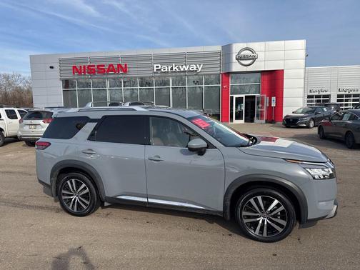 2023 Nissan Pathfinder Platinum 4WD