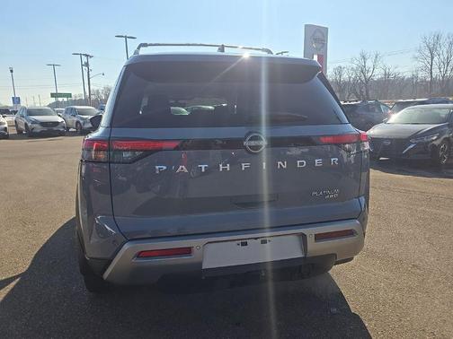 2024 Nissan Pathfinder Platinum 4WD