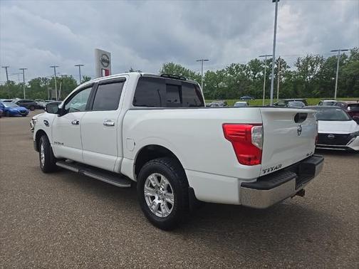 2017 Nissan Titan SV