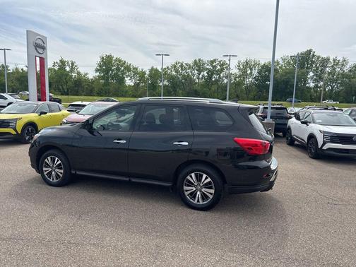 Magnetic Black Pearl 2019 Nissan Pathfinder SV