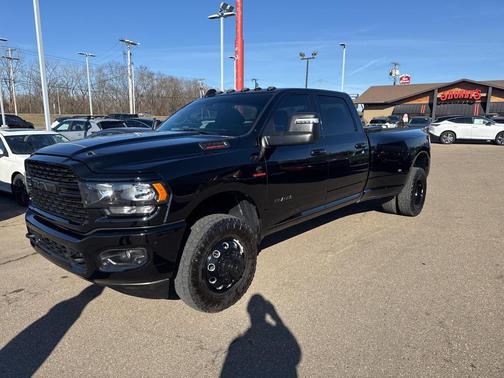 2024 RAM 3500 Big Horn Crew Cab 4x4 8' Box
