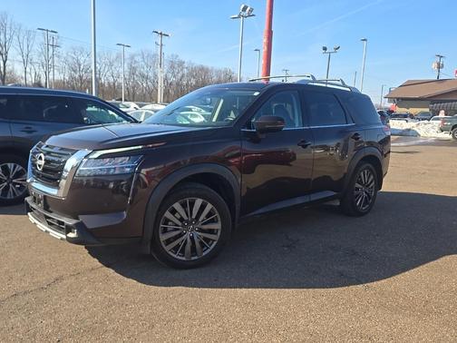 2022 Nissan Pathfinder SL 4WD