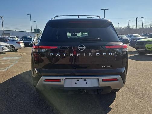 2022 Nissan Pathfinder SL 4WD