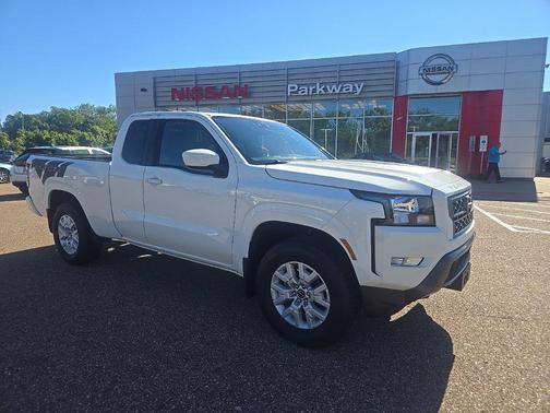 Glacier White 2023 Nissan Frontier SV