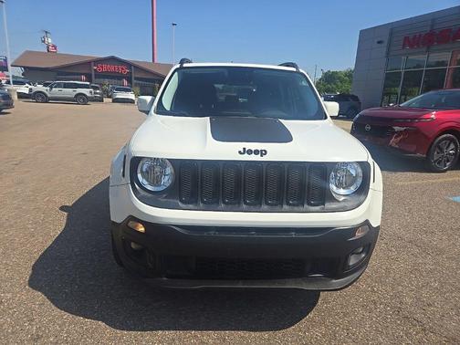Alpine White 2017 Jeep Renegade Altitude