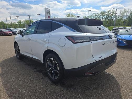 Everest White Pearl Tricoat/Super Black 2025 Nissan Murano SL