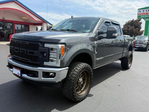 Gray 2019 Ford F-350 Lariat Super Duty