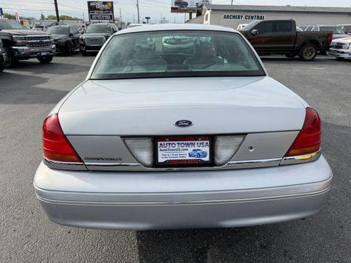 Silver 2002 Ford Crown Victoria LX