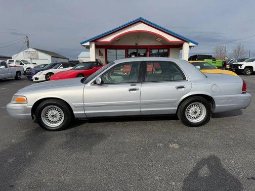 Silver 2002 Ford Crown Victoria LX