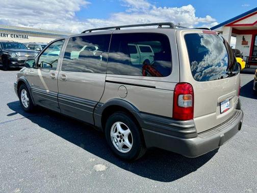 Gold 2003 Pontiac Montana