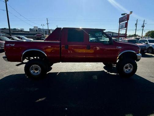 Red 2003 Ford F-350 XLT