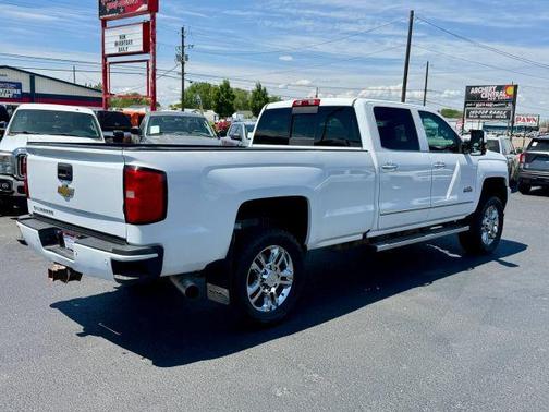 White 2015 Chevrolet Silverado 2500 High Country