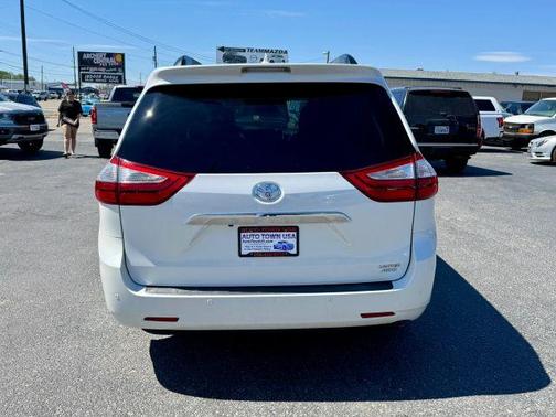 White 2015 Toyota Sienna Limited Premium