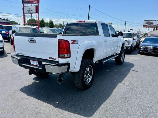 White 2011 GMC Sierra 2500 SLT