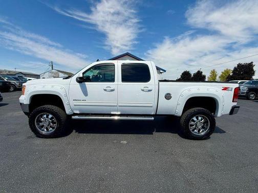 White 2011 GMC Sierra 2500 SLT