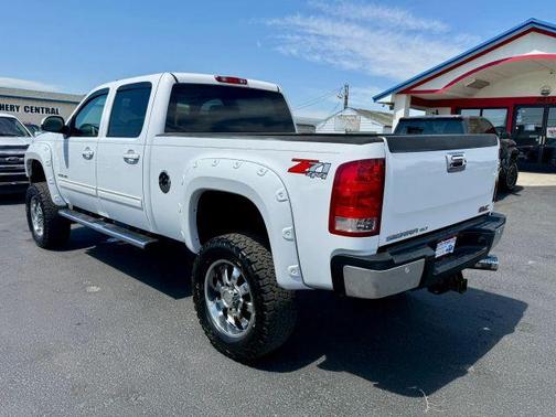 White 2011 GMC Sierra 2500 SLT