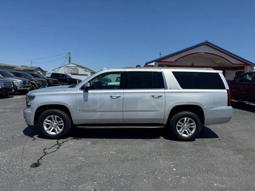 Silver 2017 Chevrolet Suburban LT