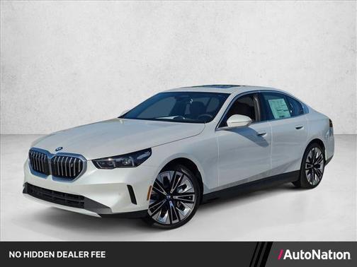 Mineral White Metallic 2027 BMW i5 xDrive40