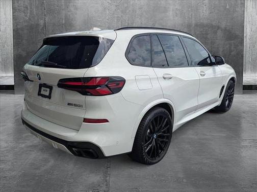 2024 BMW X5 M60i