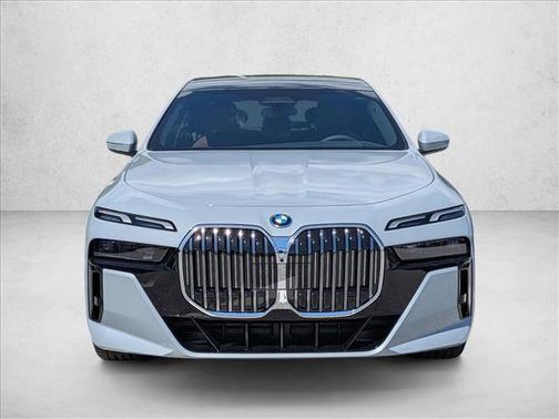 2026 BMW 750e i xDrive