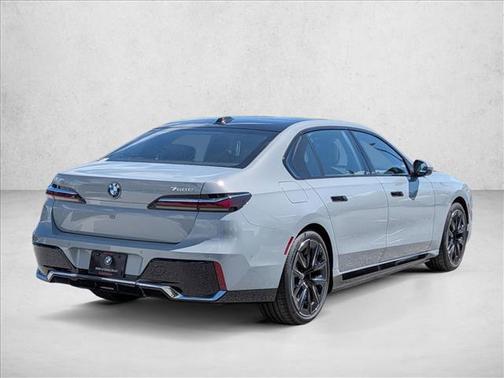 2026 BMW 750e i xDrive