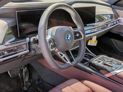2026 BMW 750e i xDrive