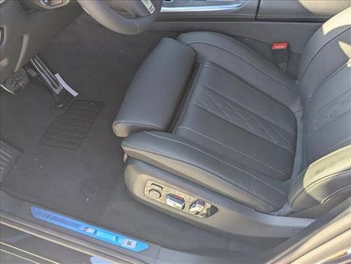 Carbon Black Metallic 2027 BMW X7 xDrive40i