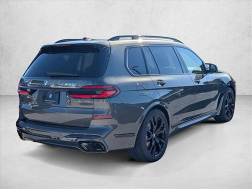 Manhattan Green Metallic 2027 BMW X7 M60i