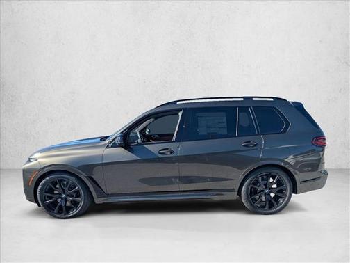 Manhattan Green Metallic 2027 BMW X7 M60i