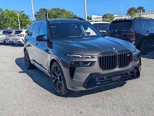 Manhattan Green Metallic 2027 BMW X7 M60i
