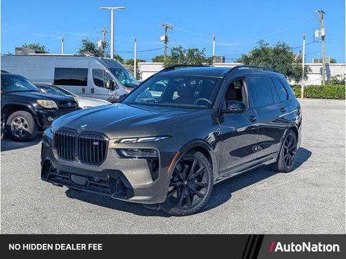 Manhattan Green Metallic 2027 BMW X7 M60i