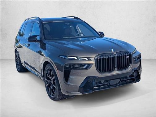 Manhattan Green Metallic 2027 BMW X7 M60i