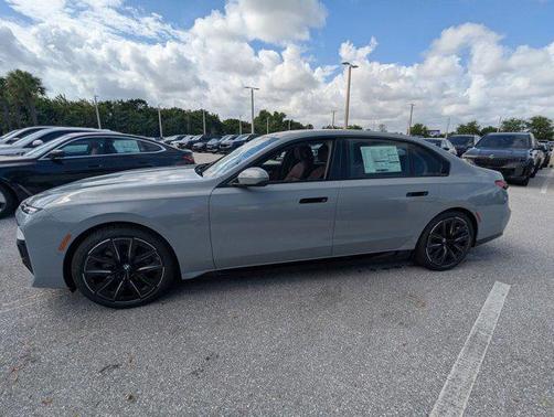 Brooklyn Grey Metallic 2026 BMW i7 eDrive50