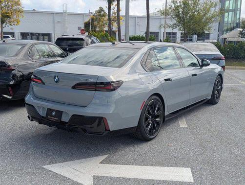 Brooklyn Grey Metallic 2026 BMW i7 eDrive50