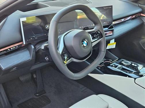 Mineral White Metallic 2027 BMW 530 i xDrive