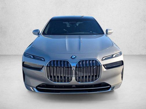 Space Silver Metallic 2026 BMW i7 xDrive60