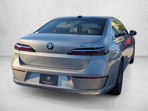 Space Silver Metallic 2026 BMW i7 xDrive60
