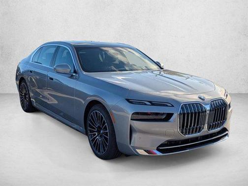 Space Silver Metallic 2026 BMW i7 xDrive60