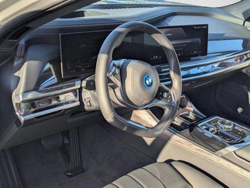 Space Silver Metallic 2026 BMW i7 xDrive60