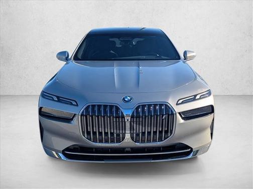 Space Silver Metallic 2026 BMW i7 xDrive60