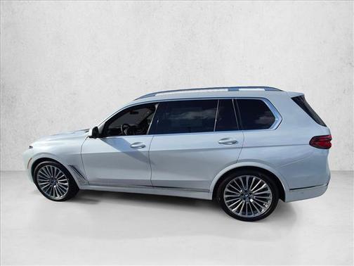 Mineral White Metallic 2027 BMW X7 xDrive40i