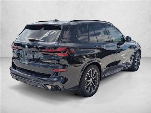 Carbon Black Metalli 2026 BMW X5 PHEV xDrive50e