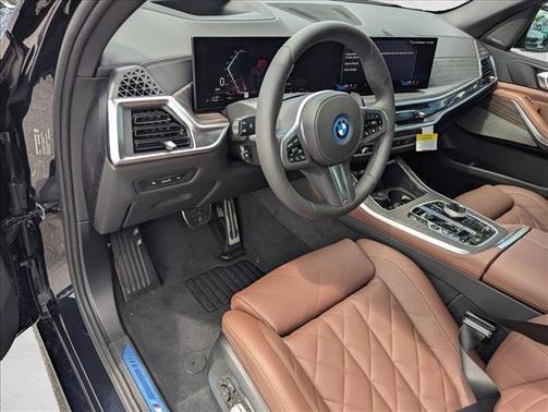 Carbon Black Metalli 2026 BMW X5 PHEV xDrive50e