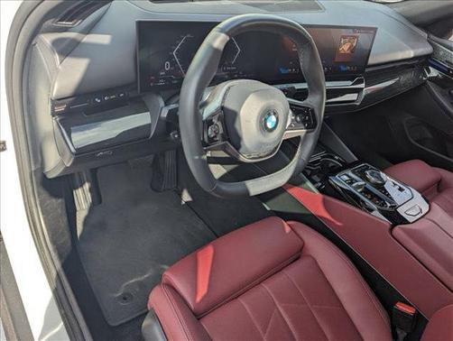 Mineral White Metallic 2024 BMW 530 530i