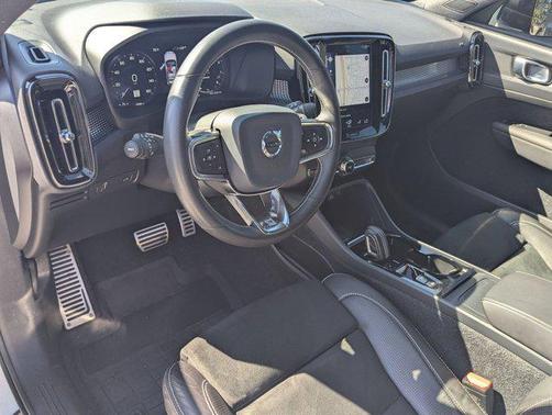 2020 Volvo XC40 T4 R-Design