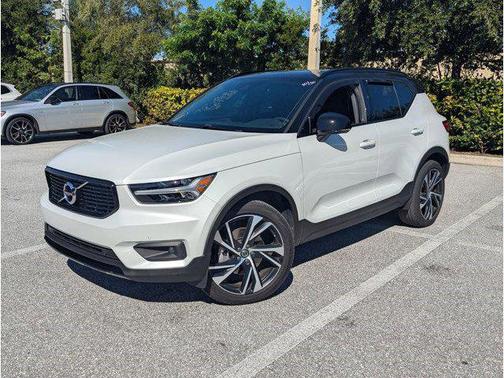 2020 Volvo XC40 T4 R-Design